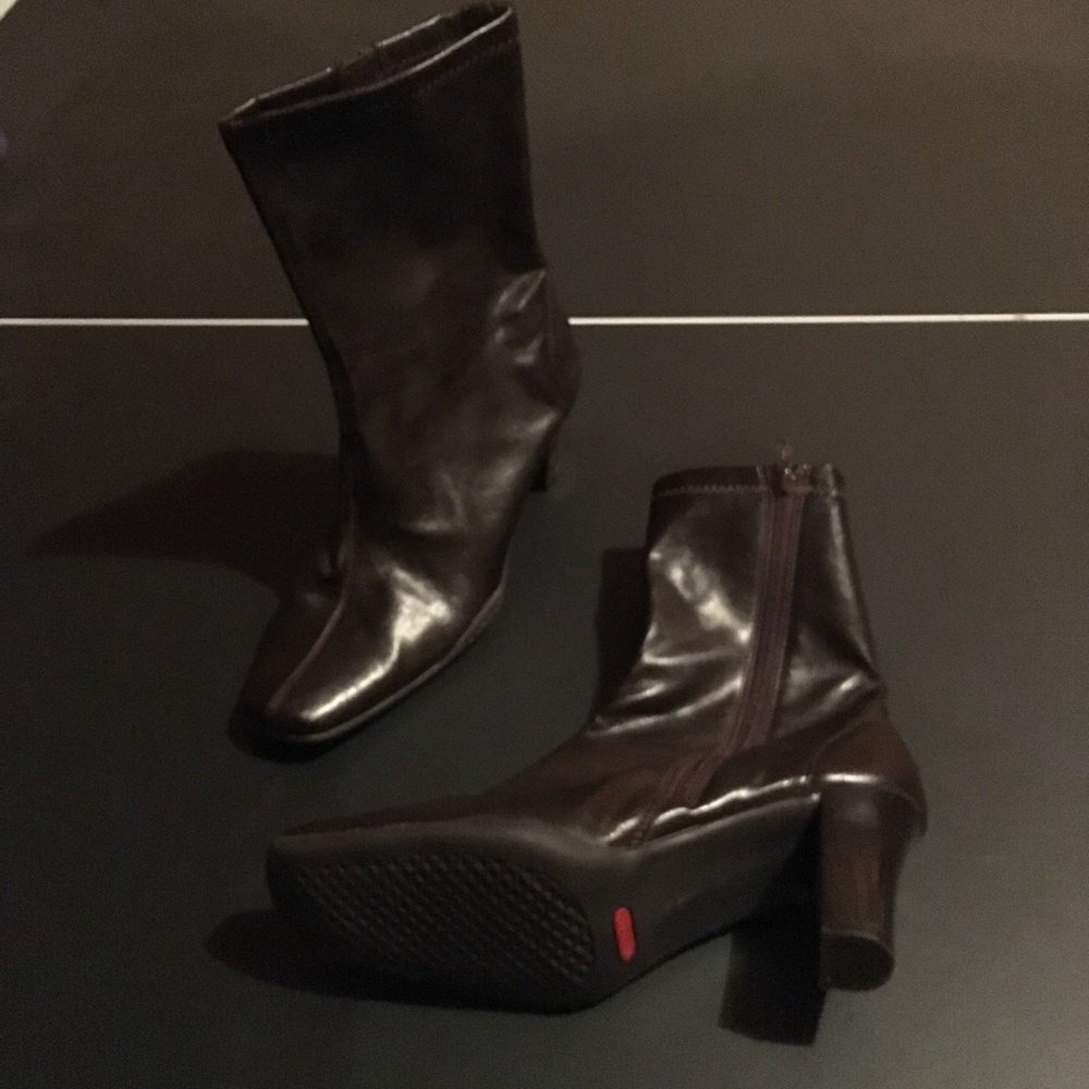 LIKE NEW!!